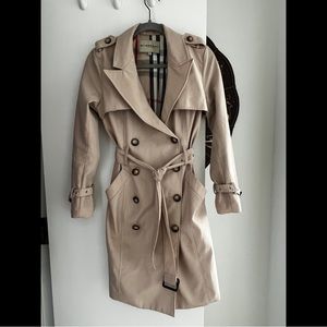 BURBERRY classic trench coat